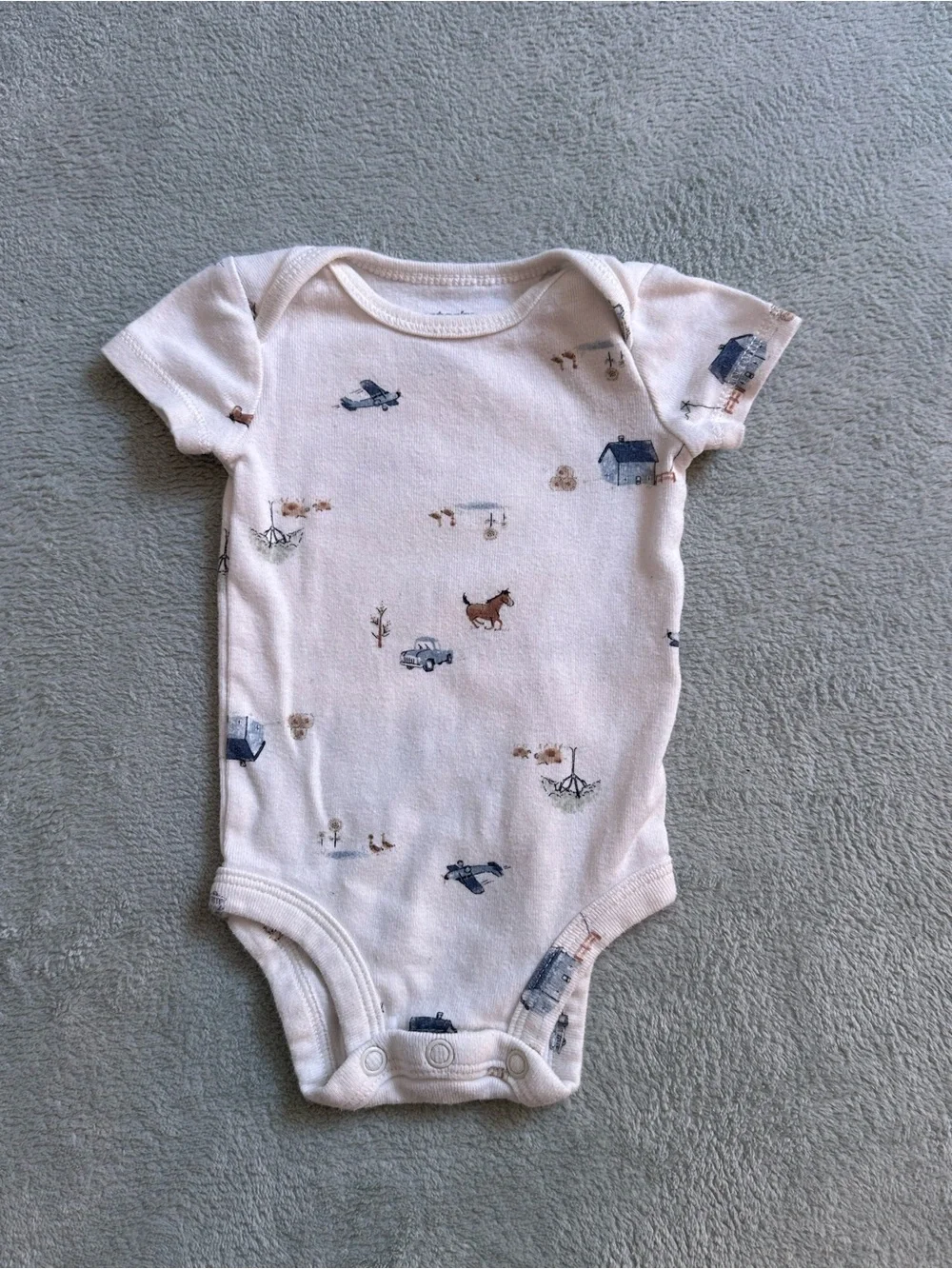 Carter’s Newborn Baby Outfit Bundle - Picture 4 of 8